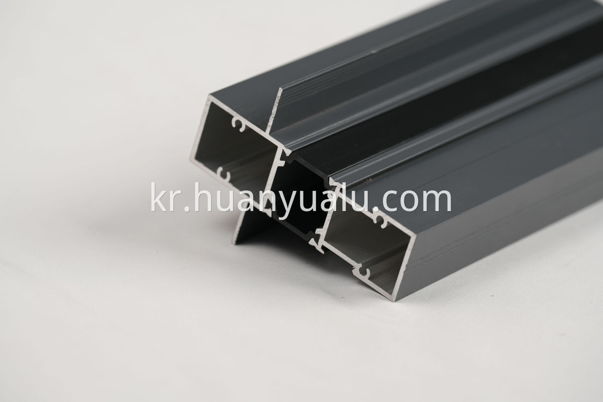 Thermal insulation profiles